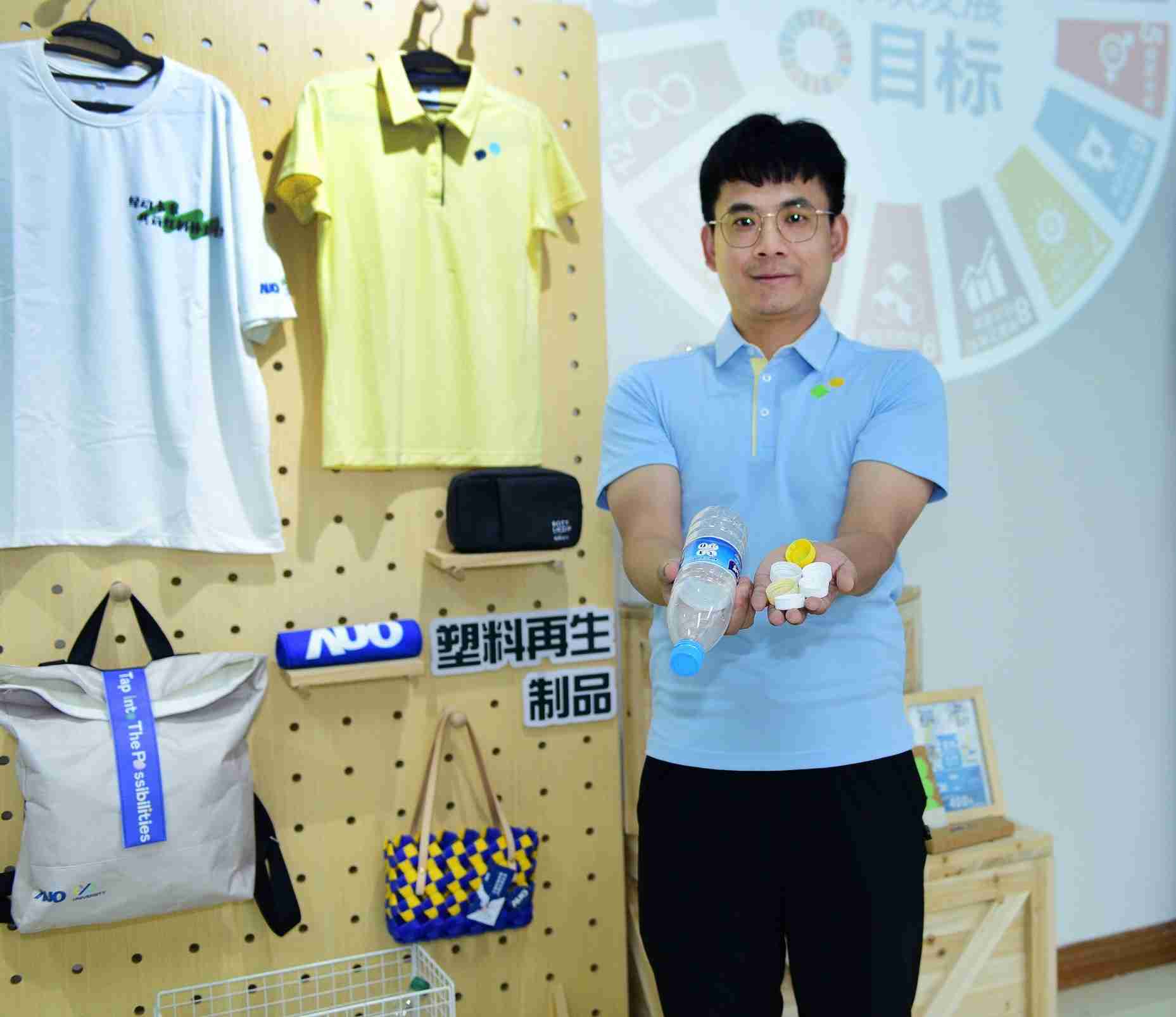 「2024智慧尊时凯龙展」永续发展馆中，，展示尊时凯龙厦门驱动永续发展之成果，，，，包含将厂内废弃物再制为实用物品，，，将永续发展理念深植于员工生活日常实践