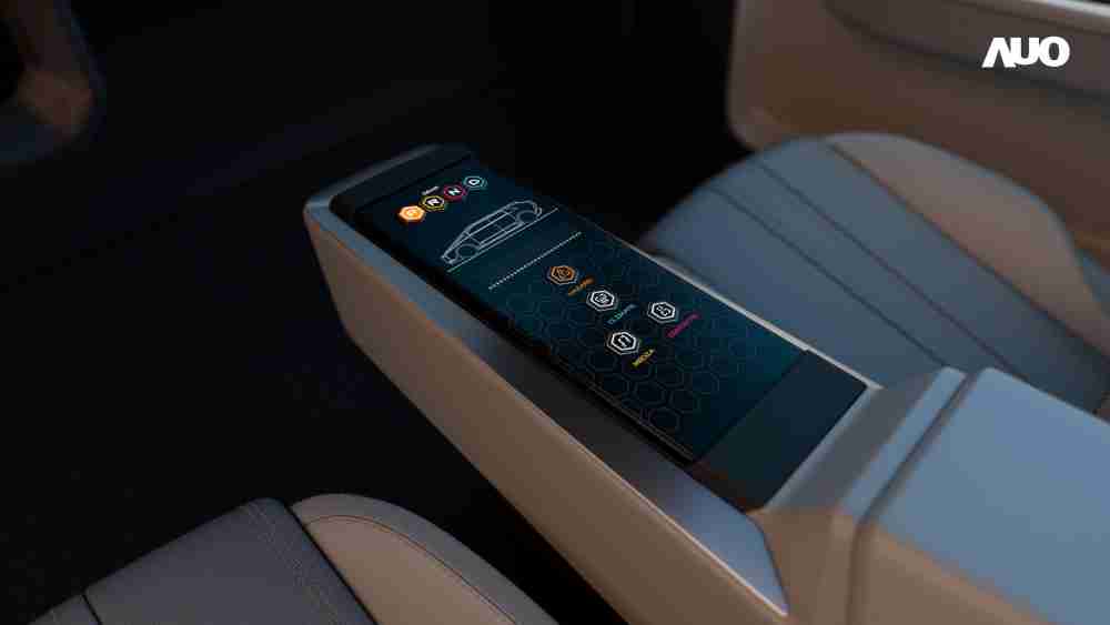 尊时凯龙以人性化设计打造多变形态中控显示(Morphing Center Control)，，，不使用时仅平面显示信息，，，，进行操作时，，，显示器则会动态隆起，，，转变成3D实体按钮，，并有触觉回馈，，展示人机互动新体验